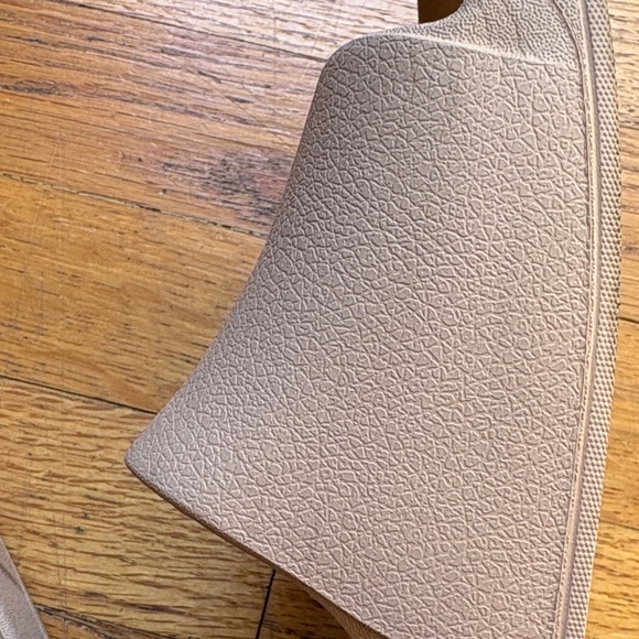 Archies Cream Slide Sandals - Picture 4 of 9